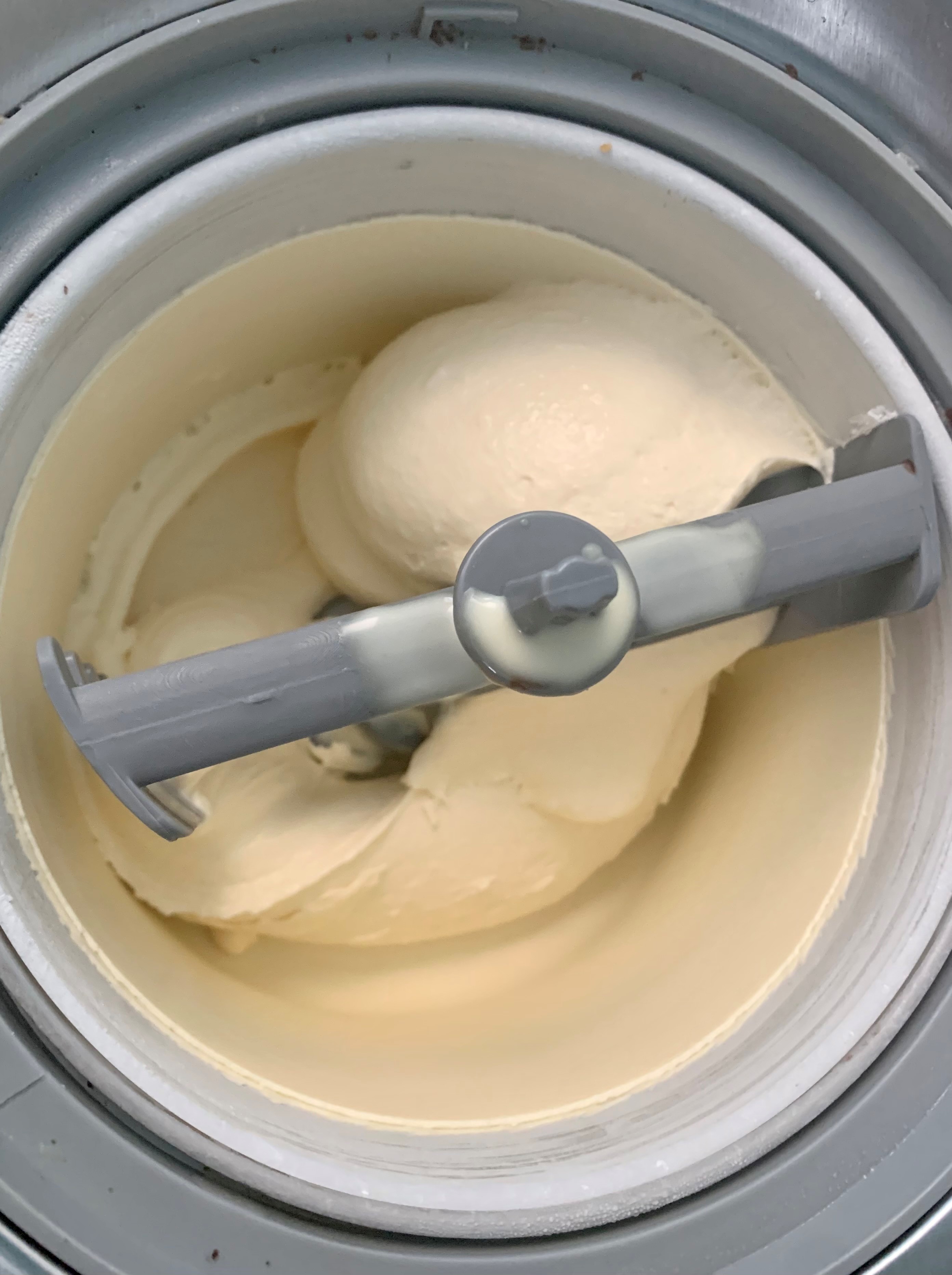 גלידה קטוגנית בטעם קרמל מלוח